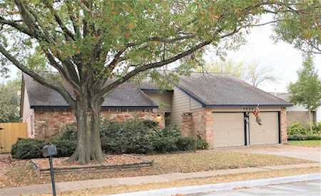 1523 Vickery Dr Sugar Land, TX 77498