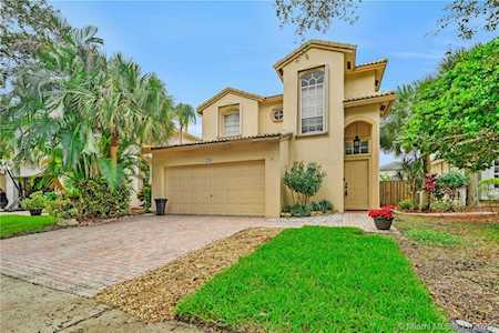 1236 NW 170th Ter Pembroke Pines, FL 33028