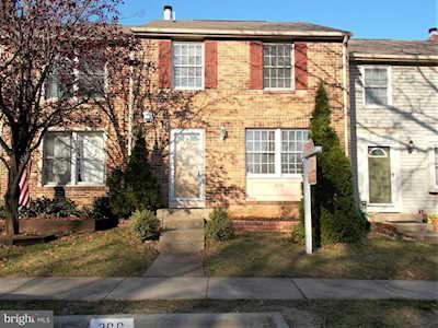 6355 Generals Ct Centreville, VA 20121