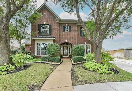 8811 Chipping Rock Dr Sugar Land, TX 77479