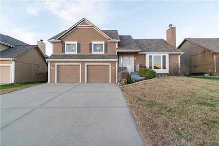 8218 NE 75th Terrace Kansas City, MO 64158