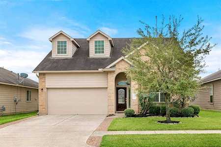 8711 Sunrise Canter Dr Tomball, TX 77375