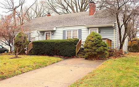 7226 Springfield St Prairie Village, KS 66208