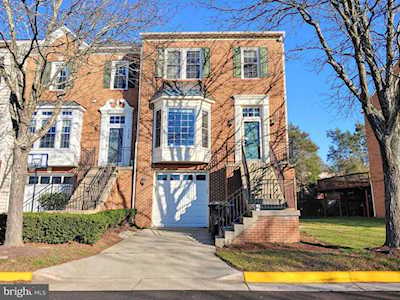 25402 Herring Creek Dr Chantilly, VA 20152