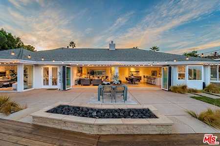 3714 Whitespeak Drive Sherman Oaks, CA 91403