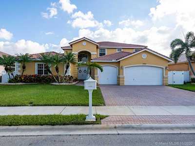 15964 SW 4th St Pembroke Pines, FL 33027