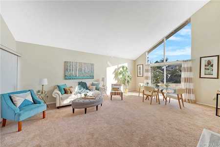 10870 La Fonda Circle Fountain Valley, CA 92708