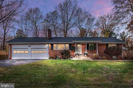 8514 Thomas Dr Manassas, VA 20110
