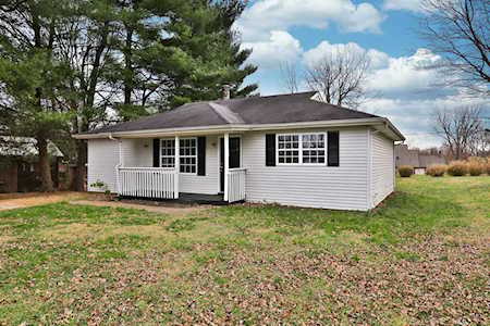 921 Trout Ln Shelbyville, KY 40065