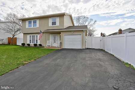 2419 Maytime Dr Gambrills, MD 21054