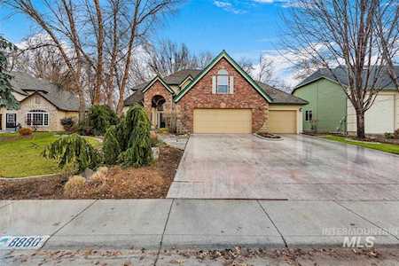 8880 W River Beach Ln Garden City, ID 83714