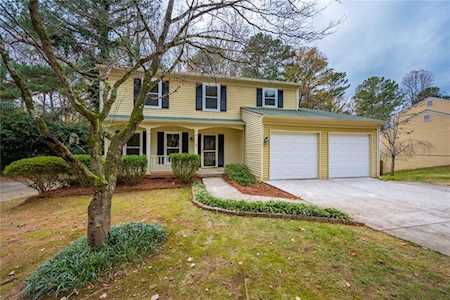 300 Barrington Dr E Roswell, GA 30076