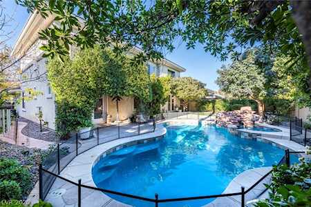 704 Pinnacle Heights Ln Las Vegas, NV 89144