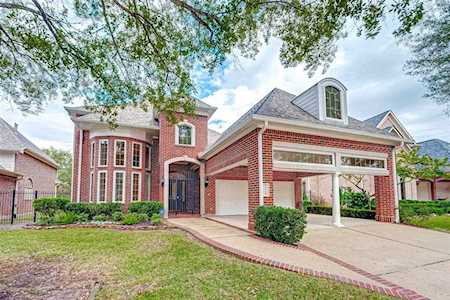 2714 Saint Annes Dr Sugar Land, TX 77479
