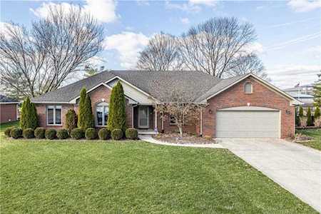 318 Elmscourt Circle Greenwood, IN 46142