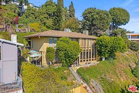 3631 Amesbury Road Los Angeles, CA 90027