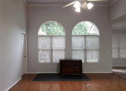 5329 Moon Shadow DR Austin, TX 78735