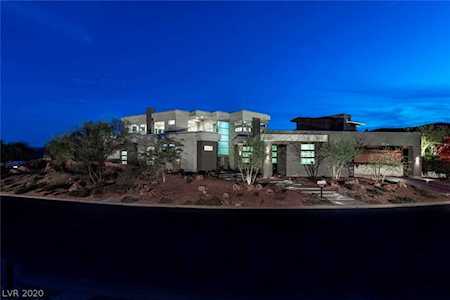 31 Drifting Shadow Way Las Vegas, NV 89135