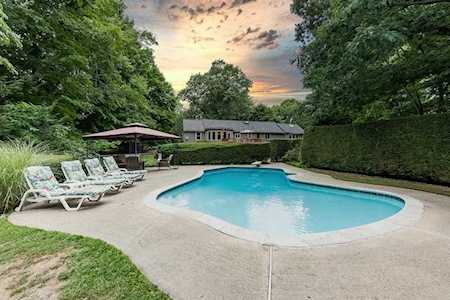 687 Chestnut St Lynnfield, MA 01940