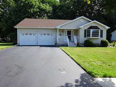 6 Bayberry Ln Auburn, MA 01501
