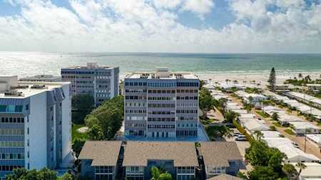 1080 W Peppertree Ln #302A Sarasota, FL 34242