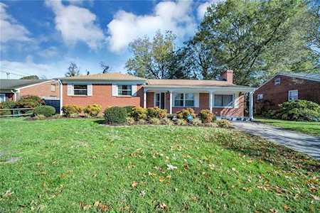 12 Plantation Dr Hampton, VA 23669