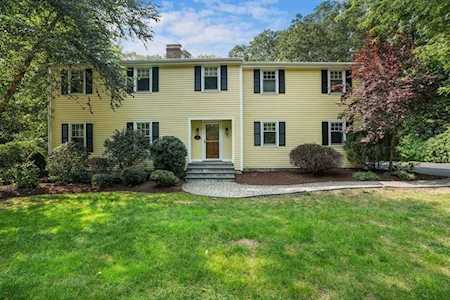 18 Windsor Rd Dover, MA 02030