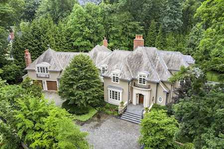 17 Clark Road Wellesley, MA 02481