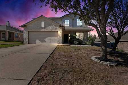 117 S Ashwood Kyle, TX 78640