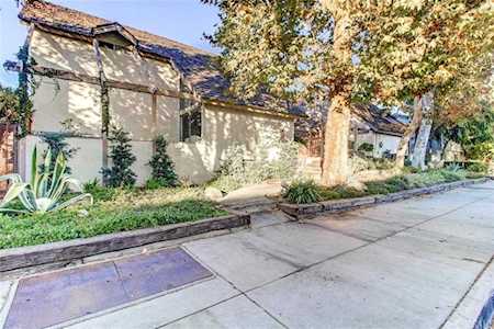 18631 Collins Street #4 Tarzana, CA 91356