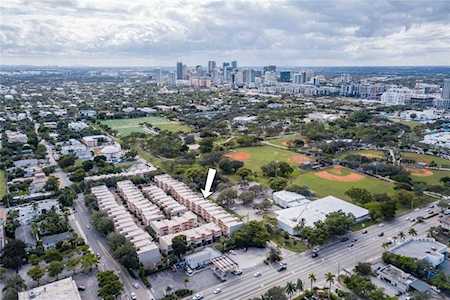 1401 NE 9th St #13 Fort Lauderdale, FL 33304