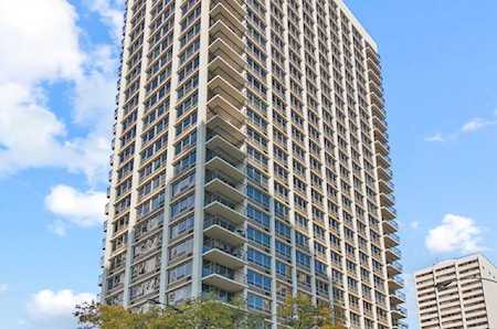 88 W Schiller St #608 Chicago, IL 60610