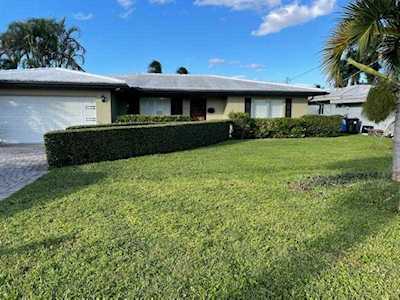 1741 Poinsettia Dr Fort Lauderdale, FL 33305