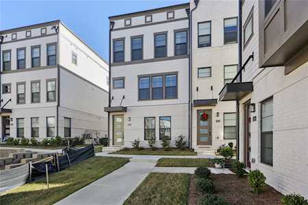 2032 Holtz Ln Atlanta, GA 30318