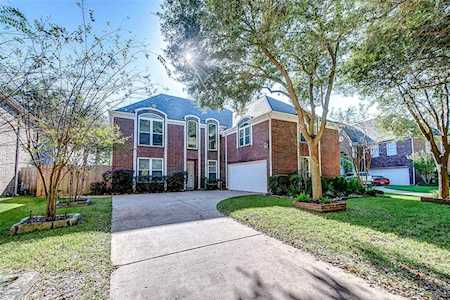 171 S Hall Dr Sugar Land, TX 77478