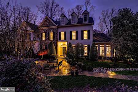858 Centrillion Dr Mclean, VA 22102