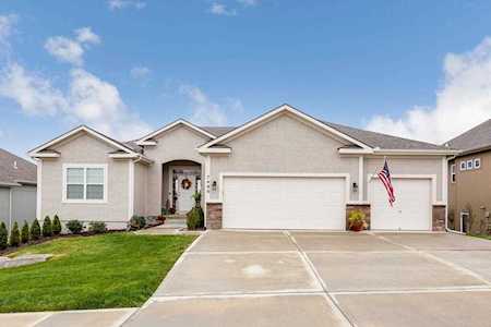 7490 NW Damon Dr Parkville, MO 64152