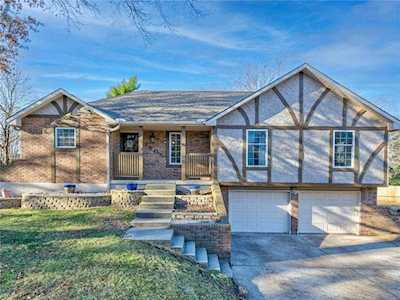 3805 SW Washington Dr Blue Springs, MO 64014