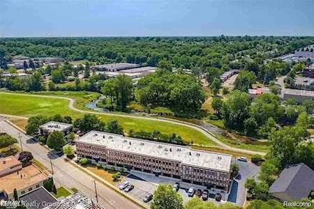242 Mill St Rochester, MI 48307