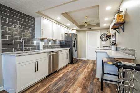 3935 Greenhurst Dr Louisville, KY 40299