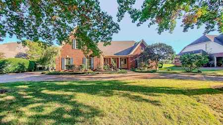 10275 W Shrewsbury Run Collierville, TN 38017