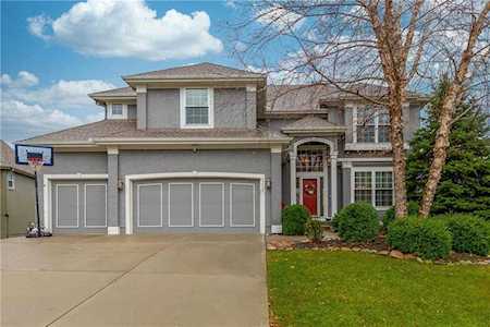 22307 W 56th St Shawnee, KS 66226