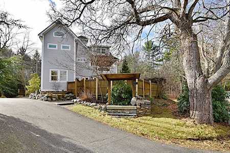 715 Bedford Rd Carlisle, MA 01741