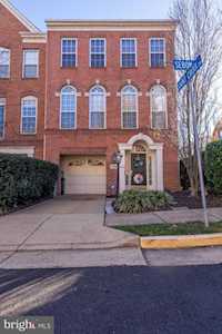 8079 Sebon Dr Vienna, VA 22180