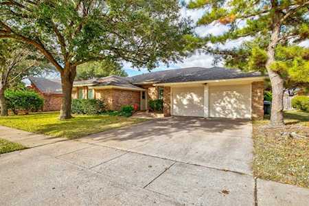 1121 Woodvale Drive Bedford, TX 76021