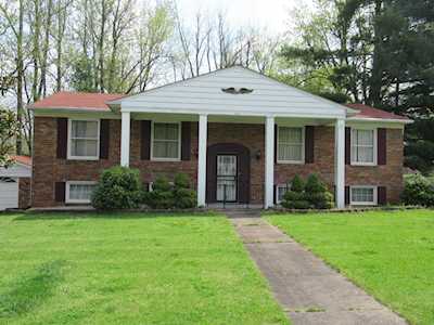 664 Hillcrest Dr Radcliff, KY 40160
