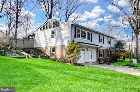 6910 Ashbury Dr Springfield, VA 22152
