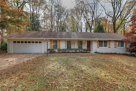 1659 Chateau Dr Dunwoody, GA 30338