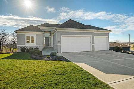 933 Creekmoor Dr Raymore, MO 64083