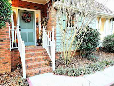 2500 Camden Glen Ct Roswell, GA 30076
